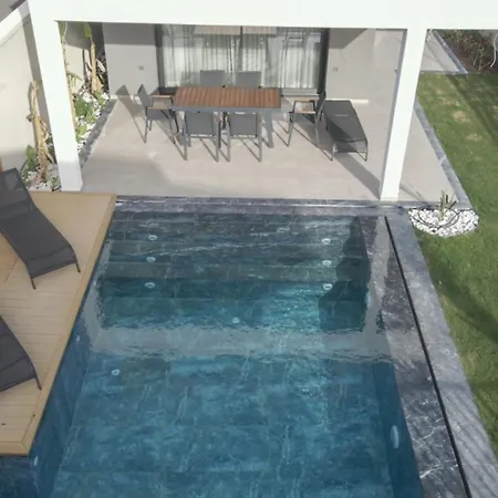 Villa Merkez Havuzlu Odalarbanyolu