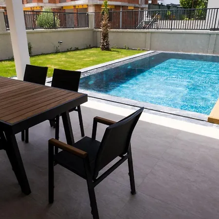 Villa Merkez Havuzlu Odalarbanyolu