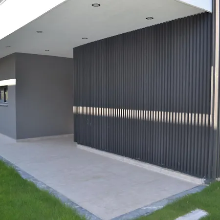 Villa Merkez Havuzlu Odalarbanyolu Cesme