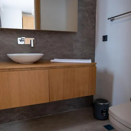 Merkez Havuzlu Odalarbanyolu Villa Cesme