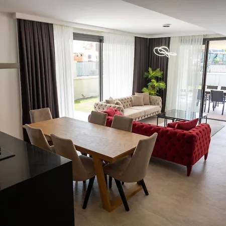 Villa Merkez Havuzlu Odalarbanyolu