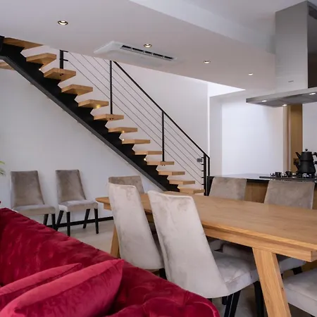 Villa Merkez Havuzlu Odalarbanyolu Cesme