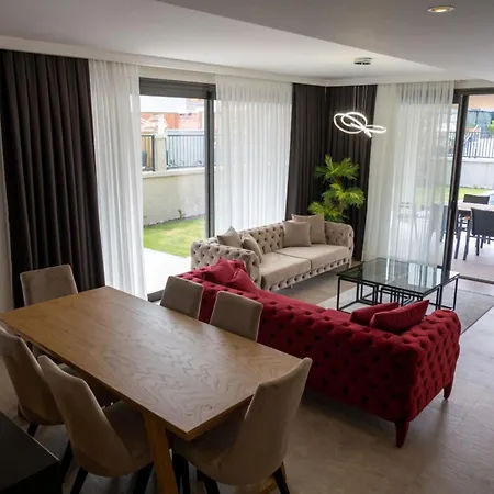 Merkez Havuzlu Odalarbanyolu * Cesme