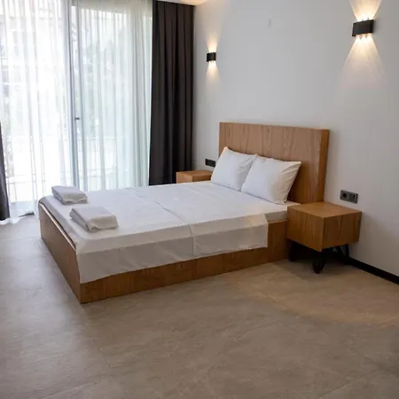 Merkez Havuzlu Odalarbanyolu Villa *