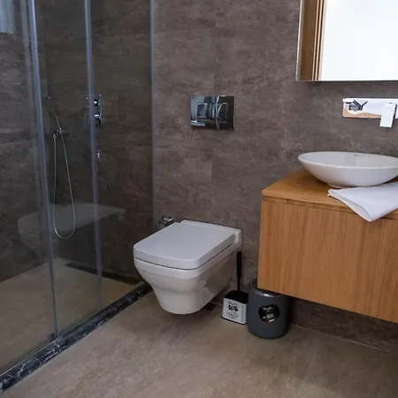 Merkez Havuzlu Odalarbanyolu Villa Cesme