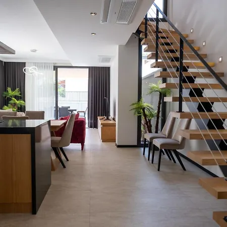 Villa Merkez Havuzlu Odalarbanyolu Çeşme