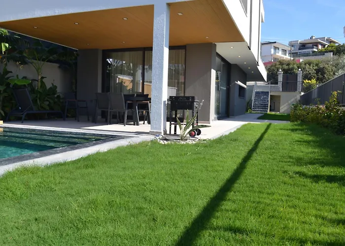 Merkez Havuzlu Odalarbanyolu Willa Çeşme