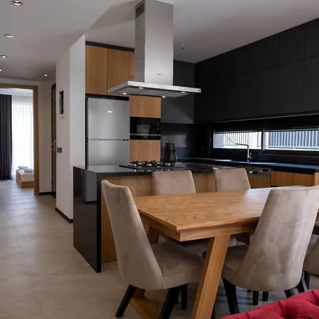 Vilă Merkez Havuzlu Odalarbanyolu