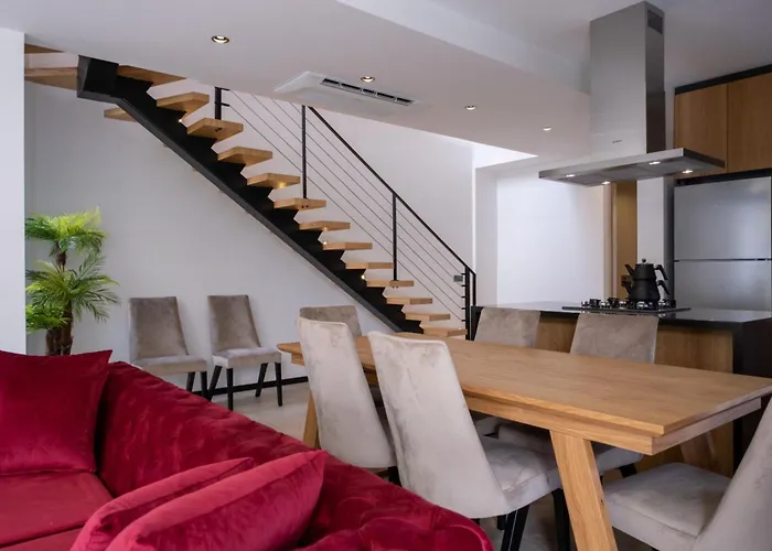 Villa Merkez Havuzlu Odalarbanyolu Çeşme