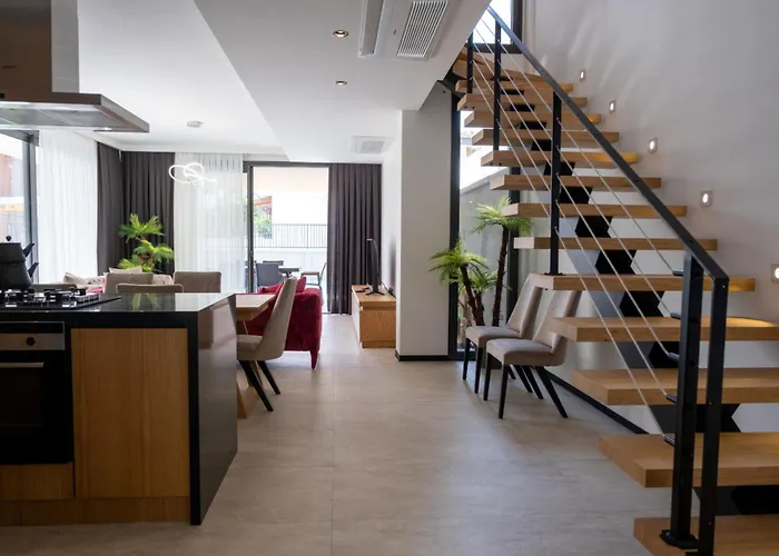 Villa Merkez Havuzlu Odalarbanyolu Çeşme