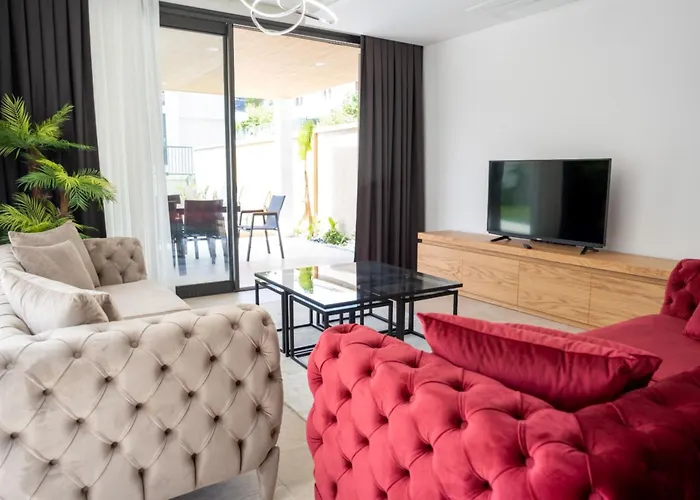 Merkez Havuzlu Odalarbanyolu Villa